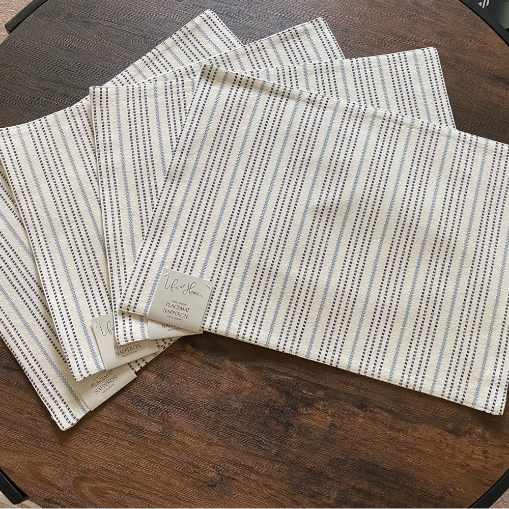 4 brand new placemats